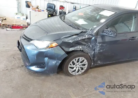 2017 Toyota Corolla Le z USA, uszkodzony, nr VIN 5YFBURHE1HP643993
